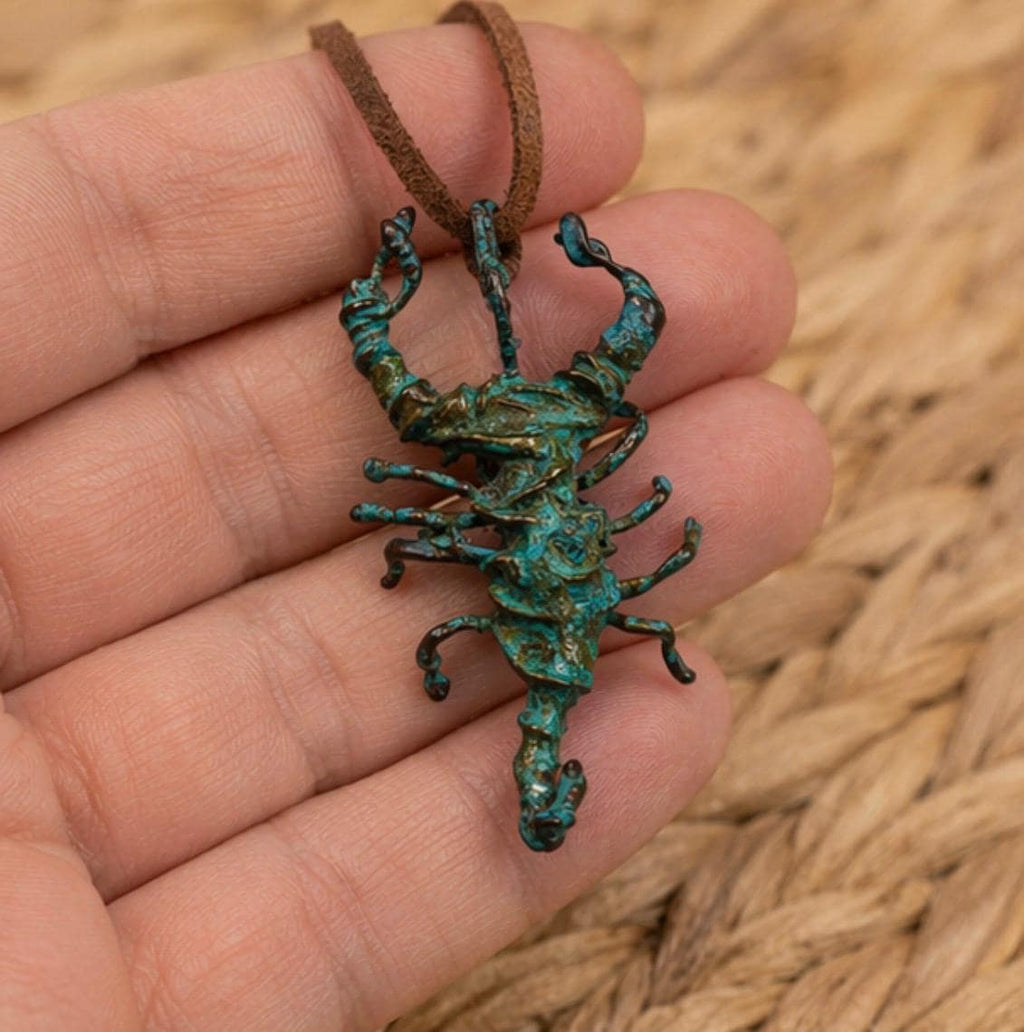Colgante Escorpión en Cobre | Collar Artesanal Boho | Amuleto Protector | Joyería Tribal con Cordón -Regalo mujer