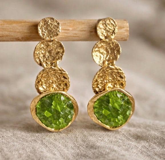 Pendiente de plata,con baño dorado,con peridoto-Pendientes colgantes artesanales verdes-joyeria elegante hecha a mano ,para mujer