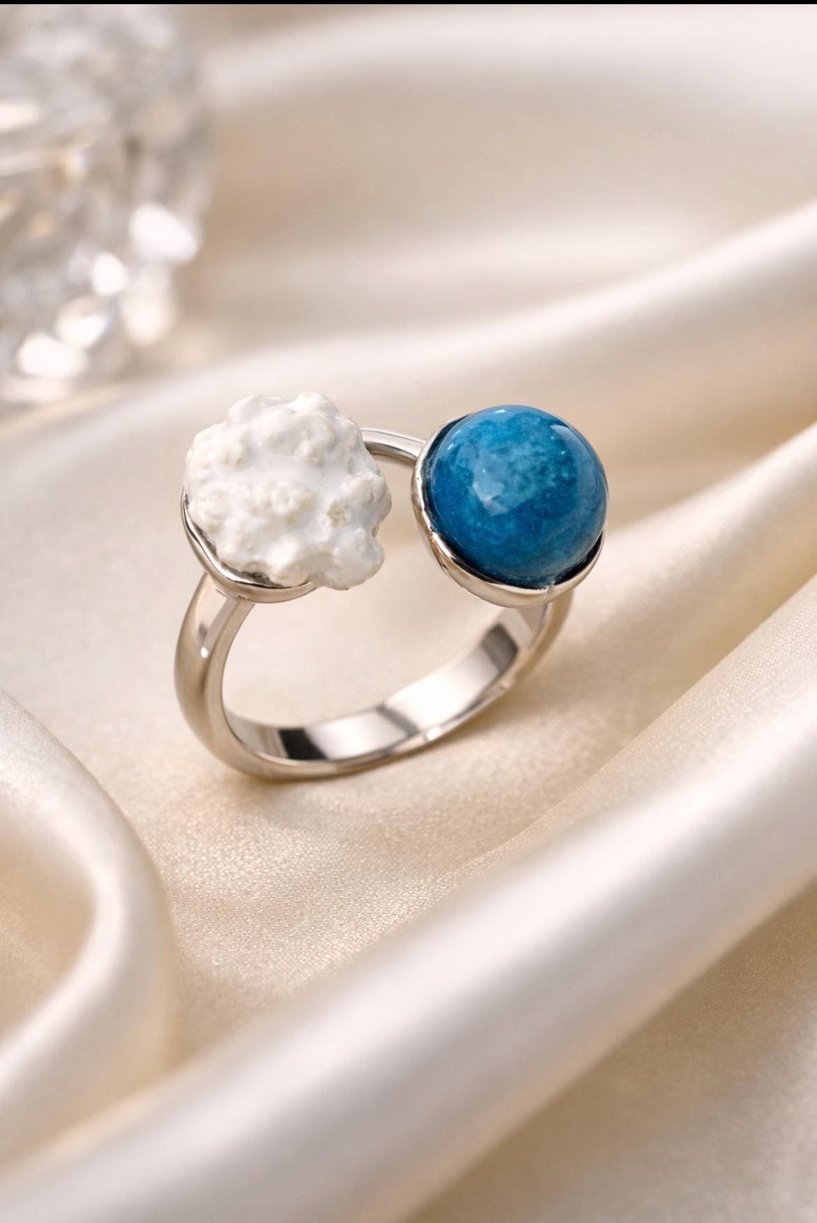 Anillo artesanal de plata,para mujer,ajustable-Joyeria hecha a mano,regalo elegante.Ceramica con forma de rodolito,y cuarzo azul.