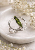 Anillo ajustable de plata,con peridoto(olivina)-Diseño elegante y artesanal-Joyeria minimalista-Regalo mujer
