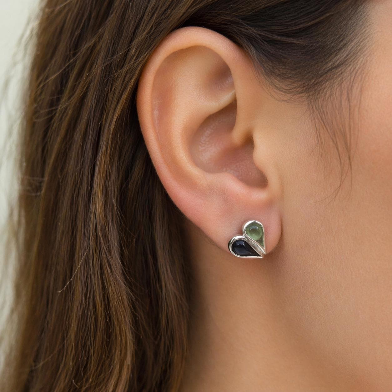 Pendientes de plata con olivina y obsidiana | Pendientes pequeños elegantes | Joyería artesanal minimalista | Regalo mujer