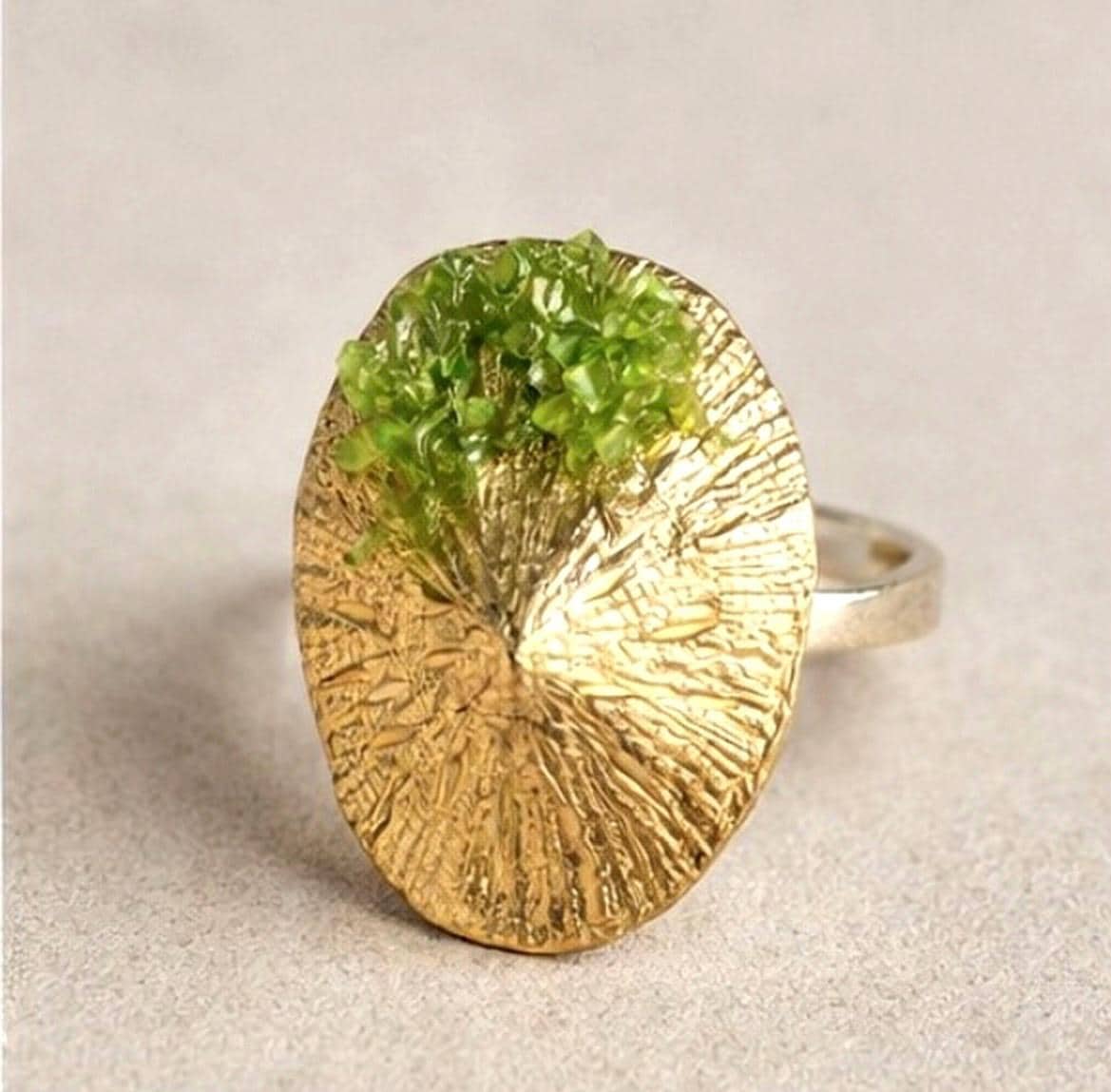 Anillo de peridoto,en plata con baño dorado,ajustable,regalo mujer,joya delicada