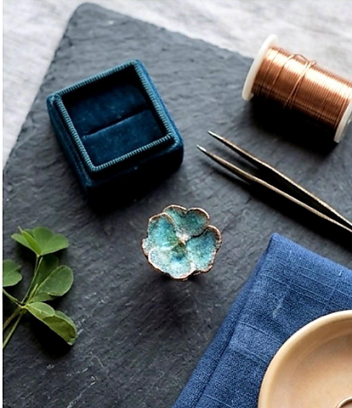 Anillo de trébol natural ajustable con baño de cobre | Joyería botánica artesanal | Anillo hoja verde / Regalo para mujer