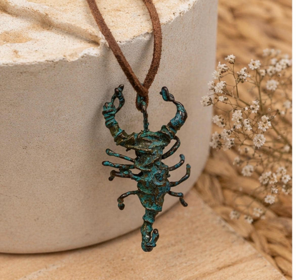 Colgante Escorpión en Cobre | Collar Artesanal Boho | Amuleto Protector | Joyería Tribal con Cordón -Regalo mujer
