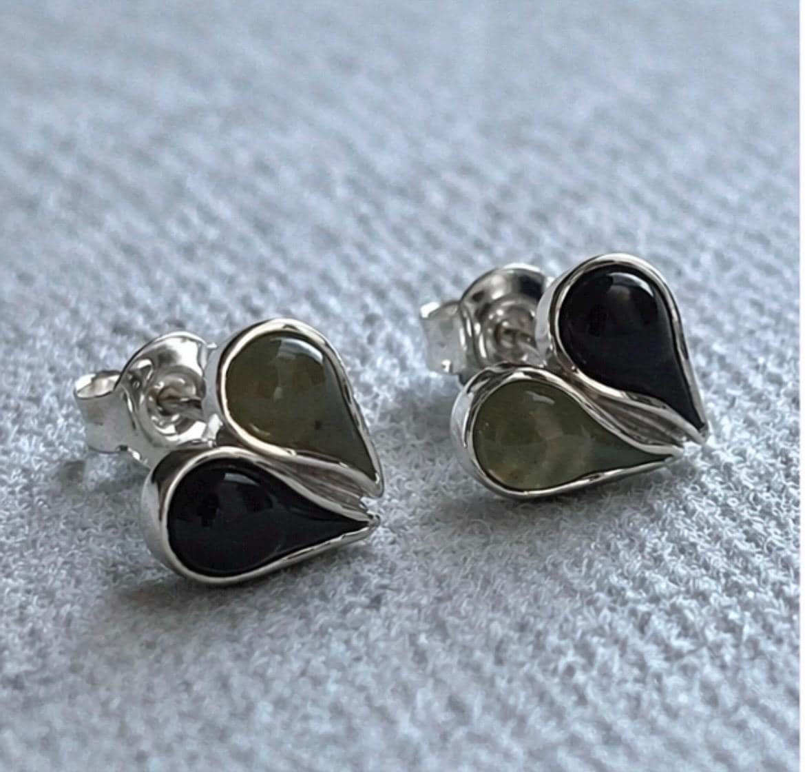 Pendientes de plata con olivina y obsidiana | Pendientes pequeños elegantes | Joyería artesanal minimalista | Regalo mujer