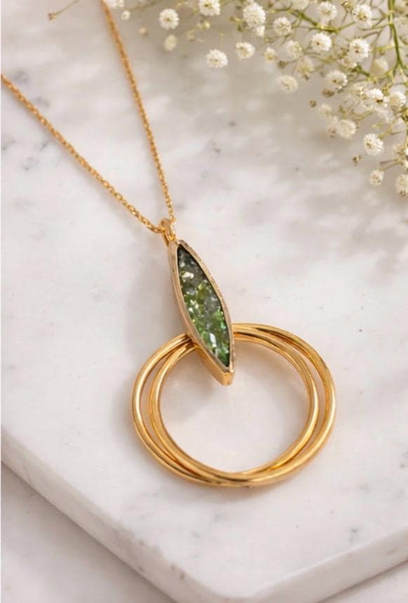 Collar de  plata con baño dorado y peridoto(olivina)Joya elegante con piedra natural-Collar minimalista con aros-Regalo sofisticado mujer.