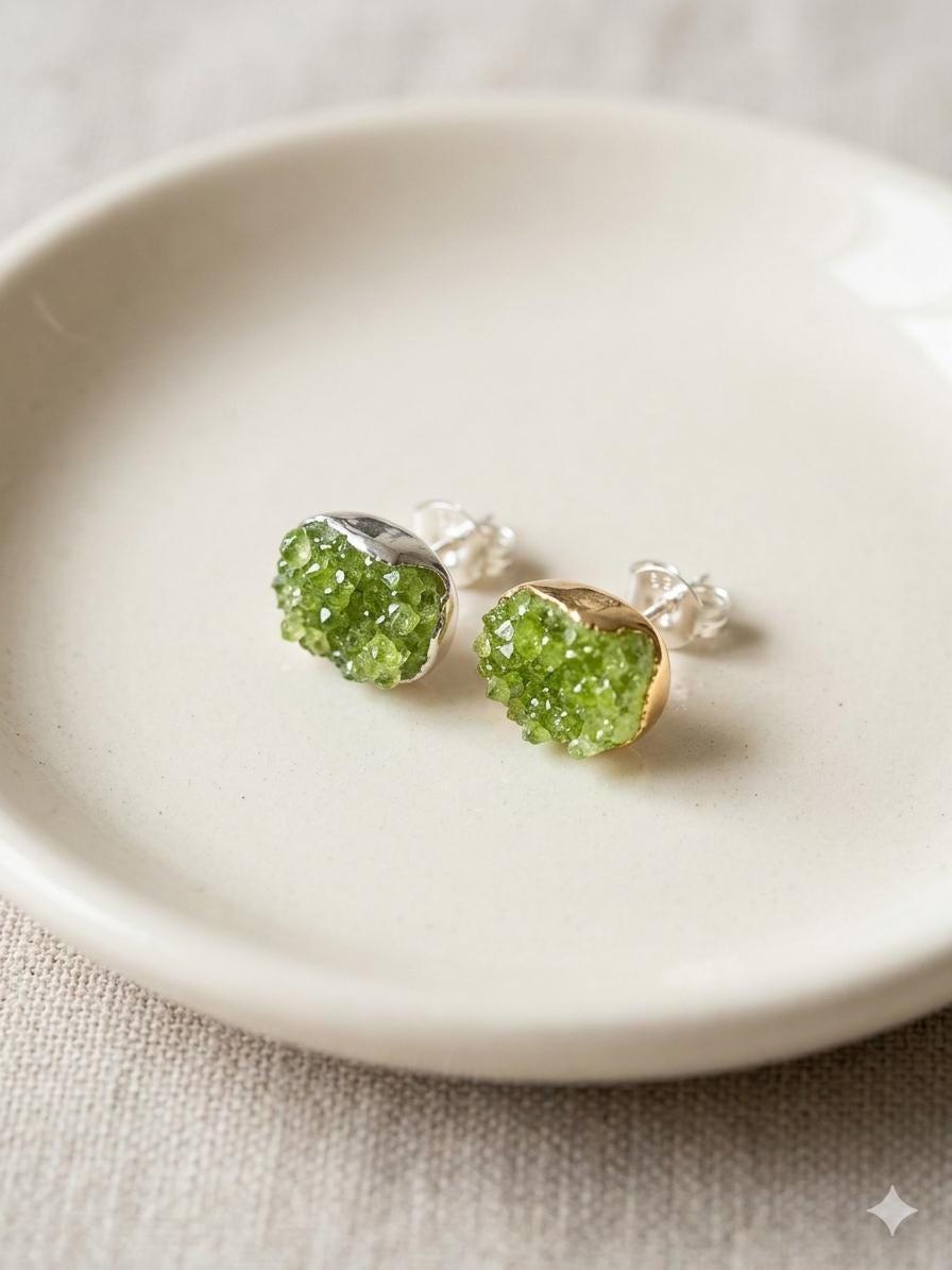 Pendiente de plata con peridoto y baño dorado,artesanal,para mujer,hecho a mano.
