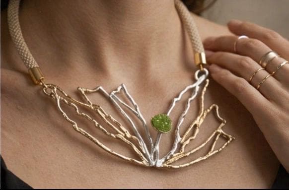Collar de plata con peridoto y baño dorado degradé | Collar elegante orgánico | Joyería artesanal sofisticada