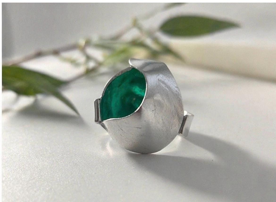 Anillo ajustable de aluminio con esmalte | Joyería artesanal moderna | Anillo contemporáneo color rojo verde lima| Diseño único hecho a mano