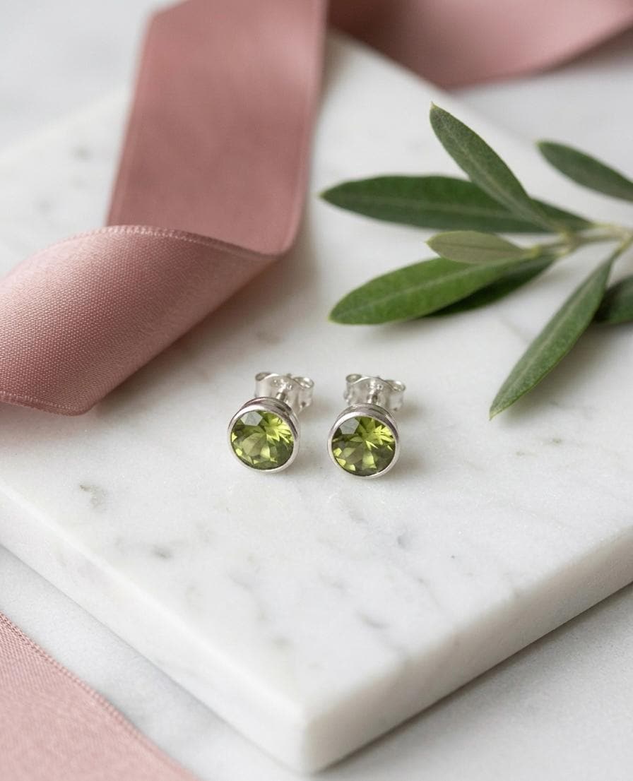 Pendientes de Peridoto(olivina) en Plata -Pendientes de Piedra Verde -Joyería artesanal -Estilo Minimalista y Elegante, Regalo para mujer
