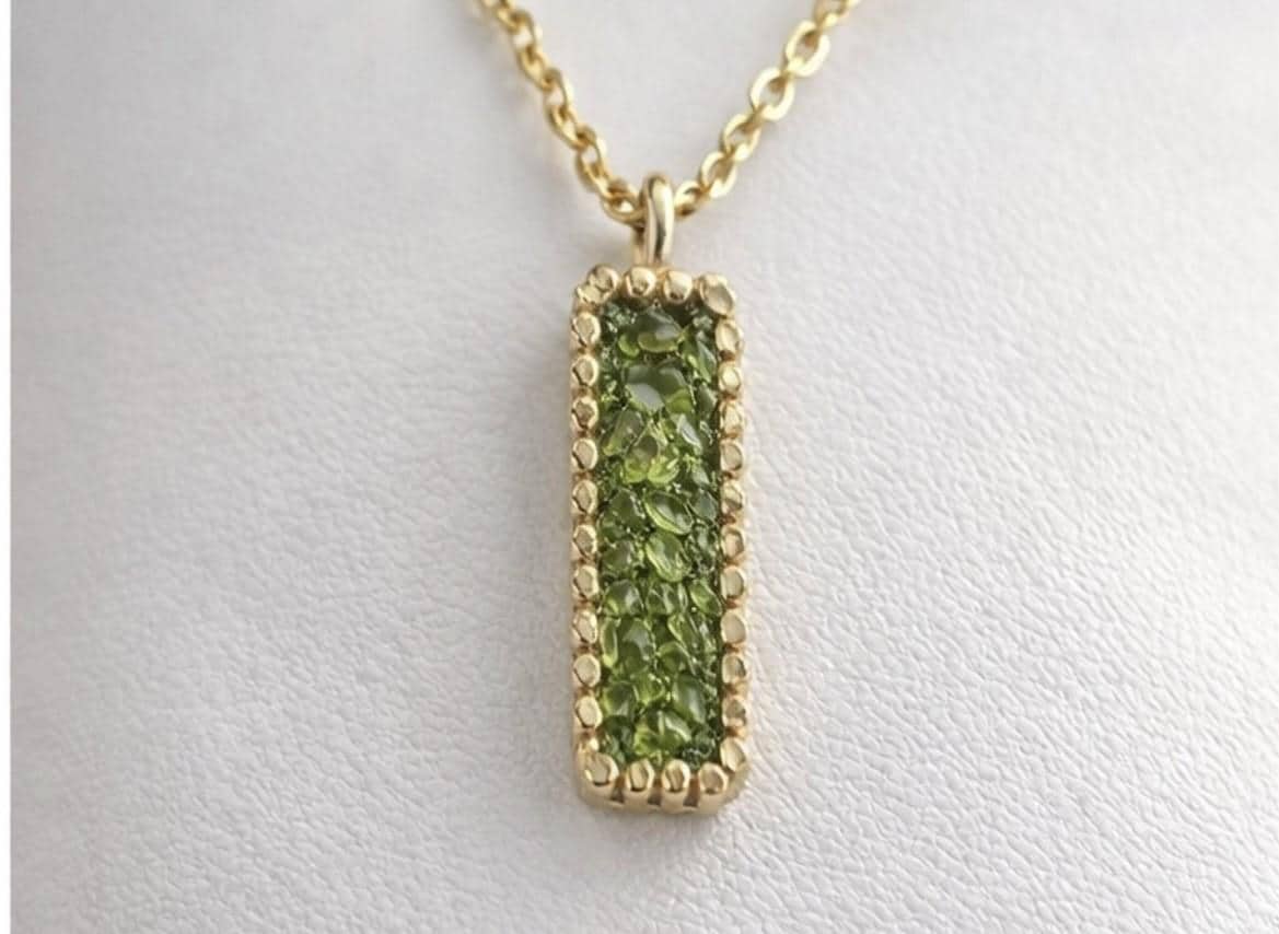 Collar colgante peridoto(olivina)y plata con un baño dorado-Joya elegante minimalista-Collar artesanal con piedra natural-Regalo mujer.