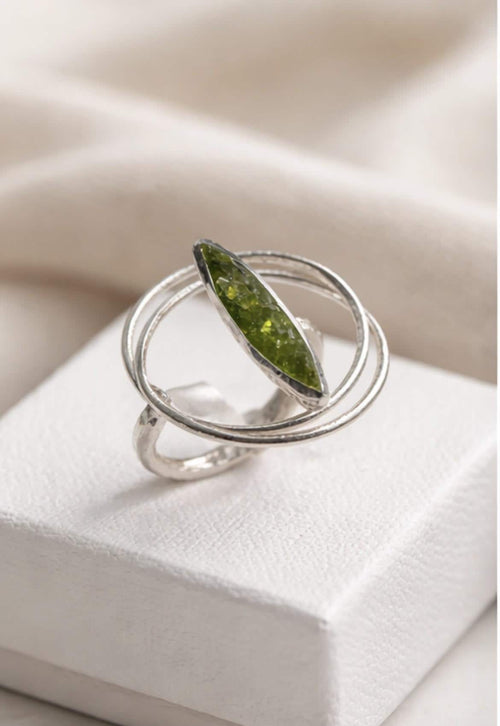 Anillo ajustable de plata,con peridoto(olivina)-Diseño elegante y artesanal-Joyeria minimalista-Regalo mujer