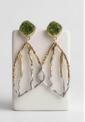 Pendiente largos artesanales ,plata y baño dorado,con peridoto natural-Joyeria unica hecha a mano.