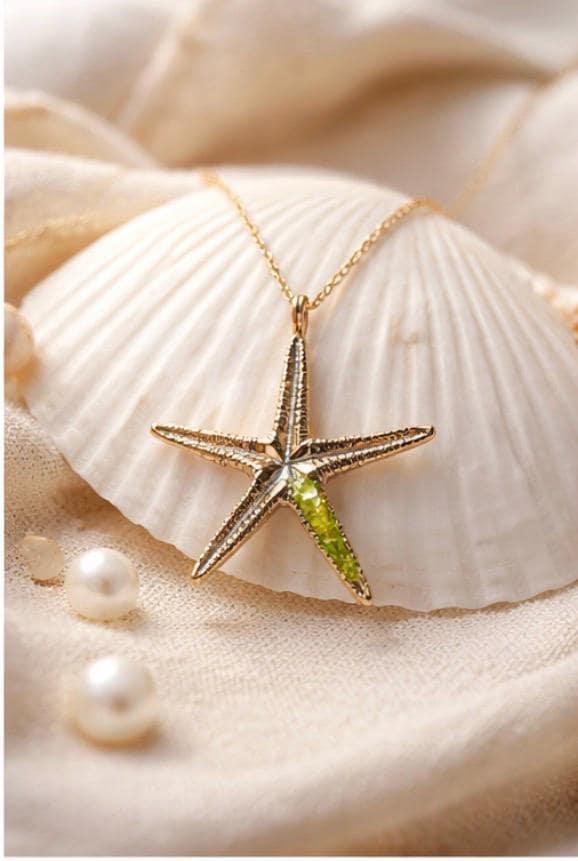 Colgante estrella,de plata con detalles dorados,y peridoto(olivina),tamaño del colgante 30mm-Joyeria inspirada en el oceano-Regalo mujer.