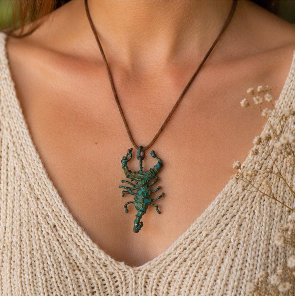 Colgante Escorpión en Cobre | Collar Artesanal Boho | Amuleto Protector | Joyería Tribal con Cordón -Regalo mujer