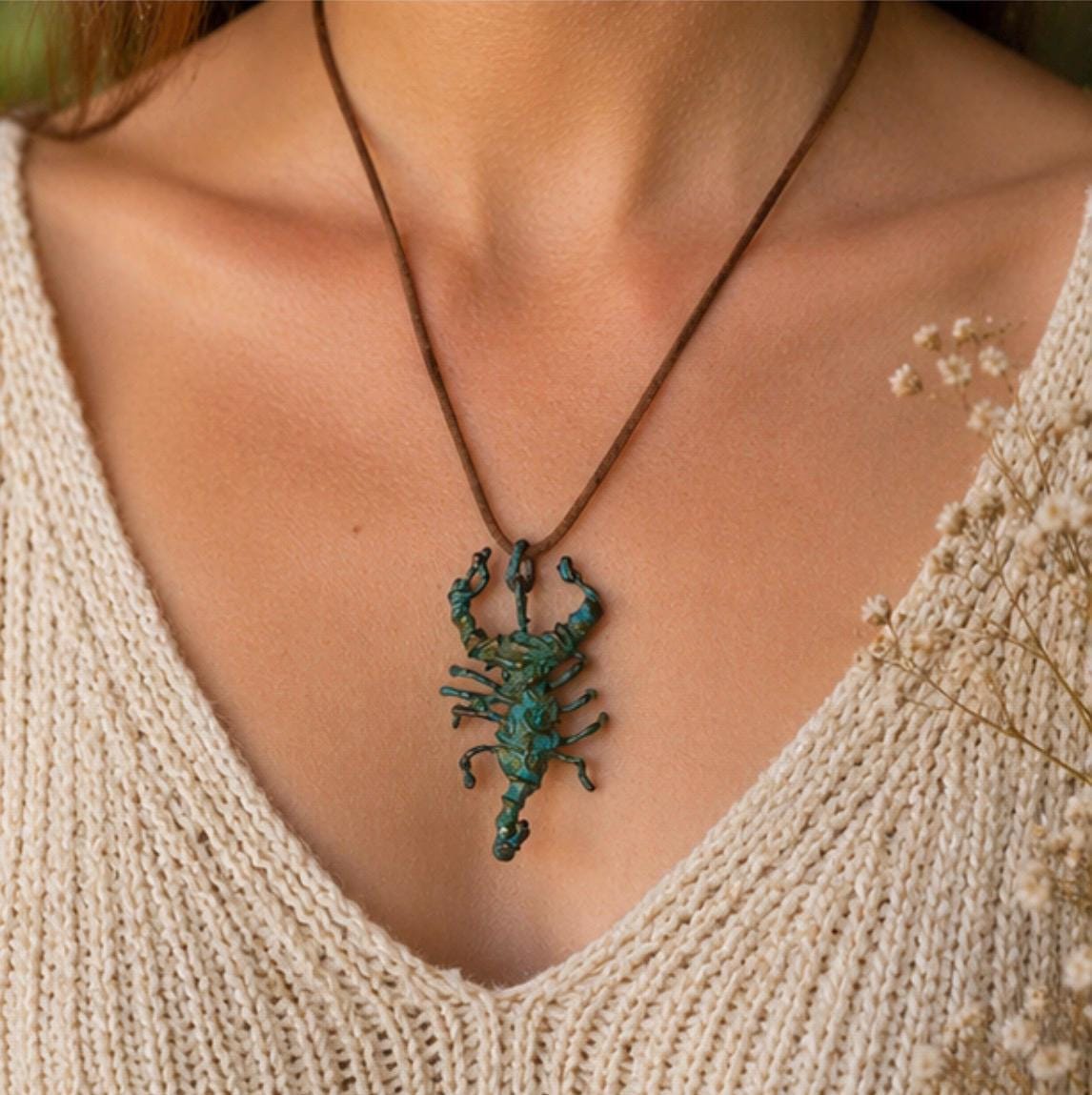 Colgante Escorpión en Cobre | Collar Artesanal Boho | Amuleto Protector | Joyería Tribal con Cordón -Regalo mujer