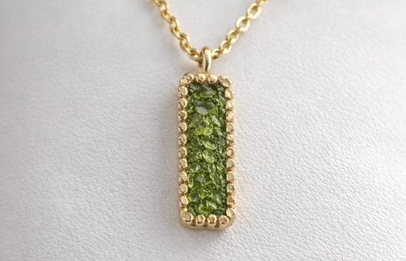 Collar colgante peridoto(olivina)y plata con un baño dorado-Joya elegante minimalista-Collar artesanal con piedra natural-Regalo mujer.