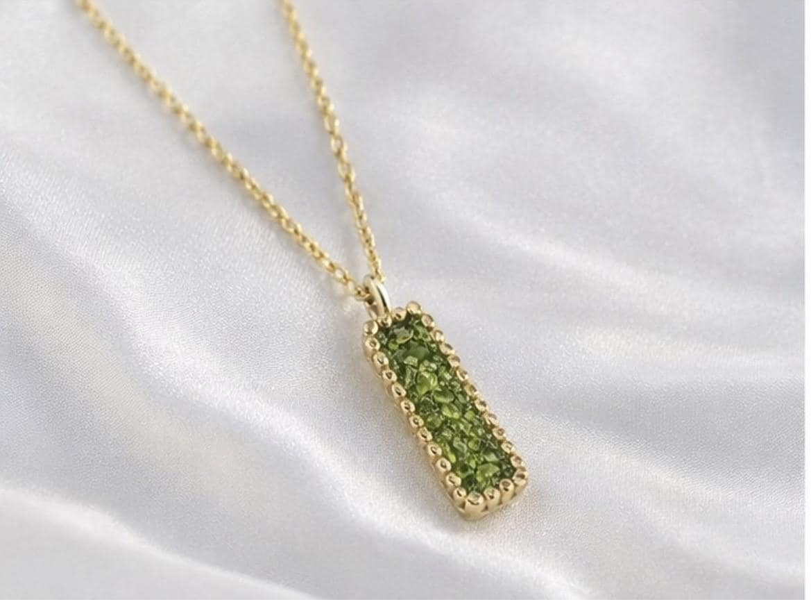 Collar colgante peridoto(olivina)y plata con un baño dorado-Joya elegante minimalista-Collar artesanal con piedra natural-Regalo mujer.