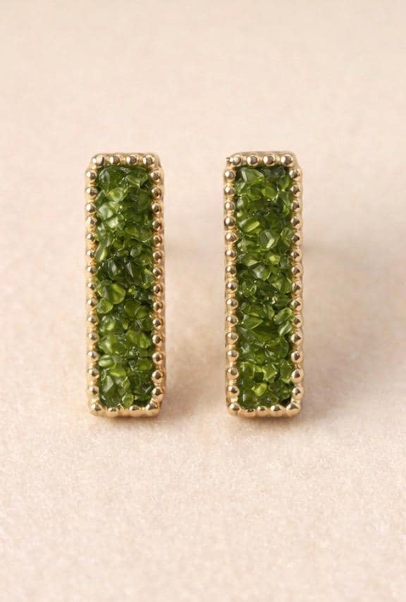 Pendiente rectangulares de peridoto(olivina)y plata,con baño dorado-Pendientes elegantes-Joyeria minimalista, modernos-Regalo para mujer