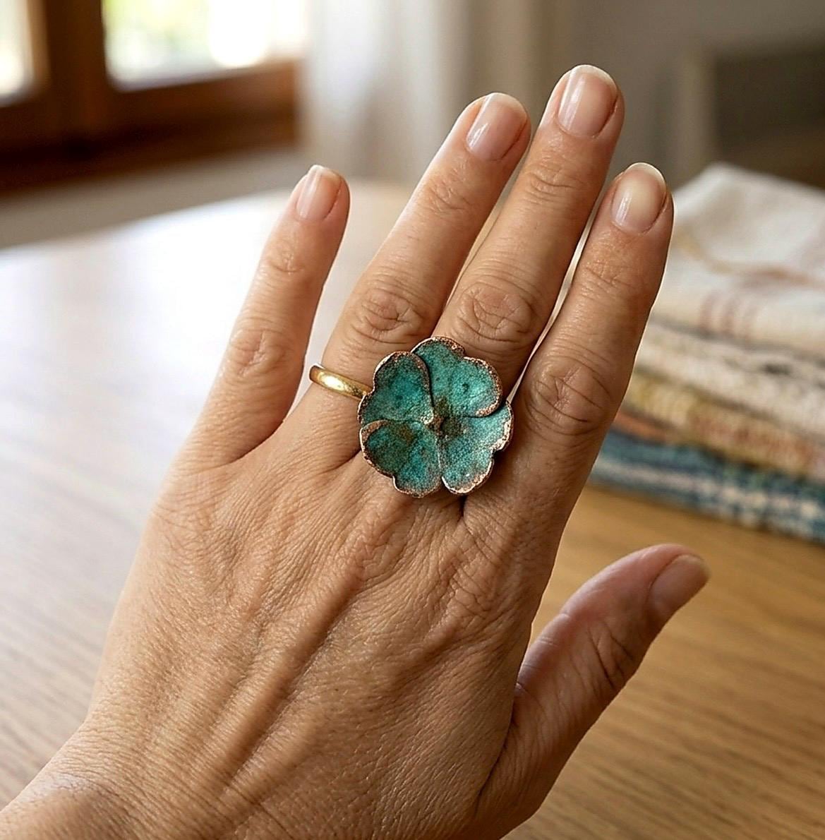 Anillo de trébol natural ajustable con baño de cobre | Joyería botánica artesanal | Anillo hoja verde / Regalo para mujer