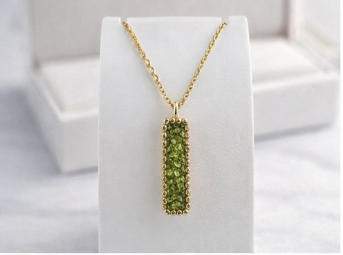 Collar colgante peridoto(olivina)y plata con un baño dorado-Joya elegante minimalista-Collar artesanal con piedra natural-Regalo mujer.