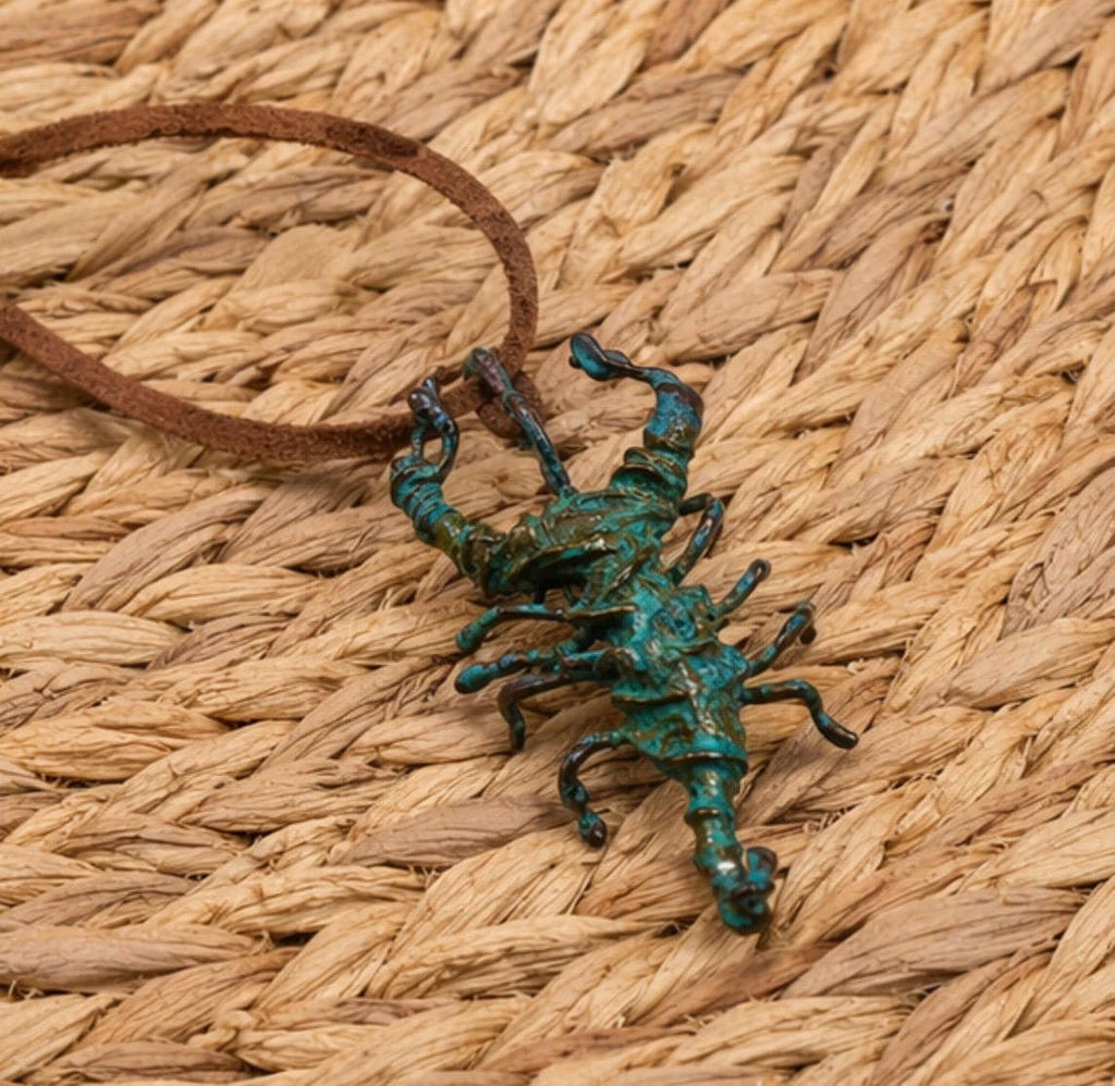 Colgante Escorpión en Cobre | Collar Artesanal Boho | Amuleto Protector | Joyería Tribal con Cordón -Regalo mujer