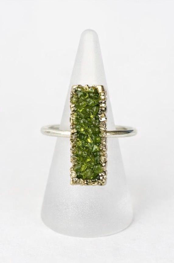 Anillo de peridoto natural,en plata con baño dorado-Anillo minimalista-Joyeria artesanal-Regalo mujer
