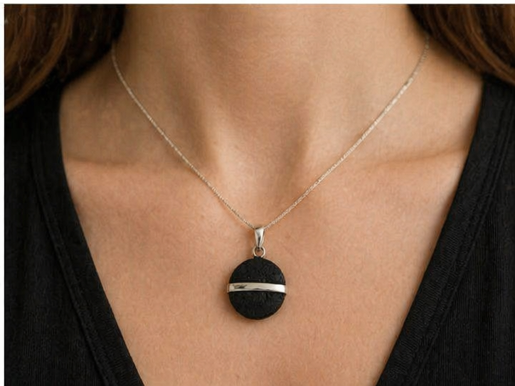 Colgante de Plata 925 con Lava Volcánica Natural | Collar Artesanal Elegante | Joyería Minimalista