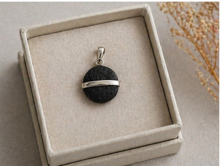 Colgante de Plata 925 con Lava Volcánica Natural | Collar Artesanal Elegante | Joyería Minimalista