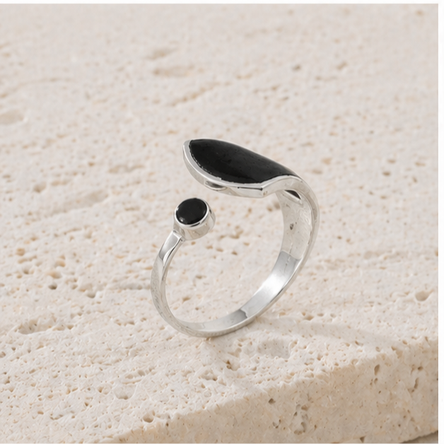 Anillo de Plata y Lava Volcánica, ajustable.