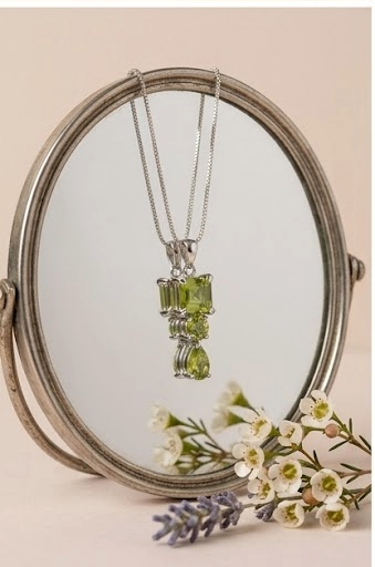 Colgante de Peridoto en Plata de Ley 925, Collar de Piedras Verdes Naturales, Estilo Moderno y Elegante.