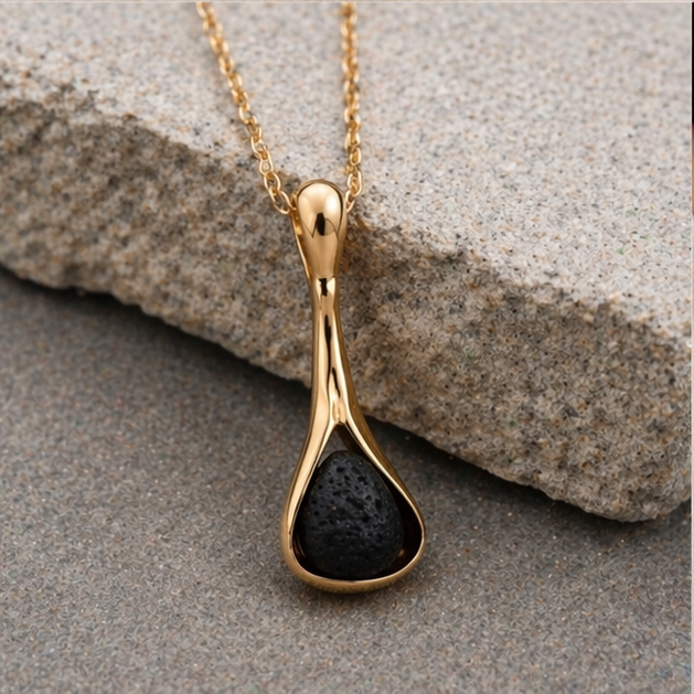 Colgante de plata con lava volcánica bañado en dorado | Collar minimalista elegante | Joyería artesanal moderna